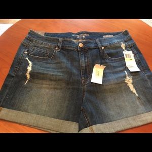 Melissa McCarthy Seven7 Denim Shorts NWT